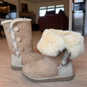 UGG Women's Bailey Button Triplet II Water Resistant Boots - Size 5